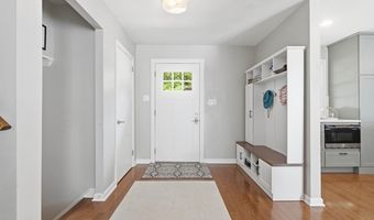 6812 LAMP POST Ln, Alexandria, VA 22306