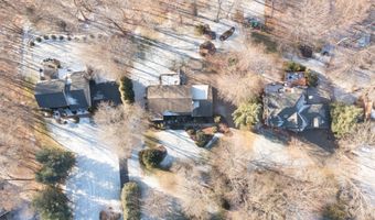 8 Summer Brook Ln, Cromwell, CT 06416