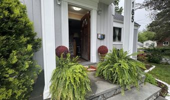 165 GREENFIELD Dr, Bridgeport, CT 06606