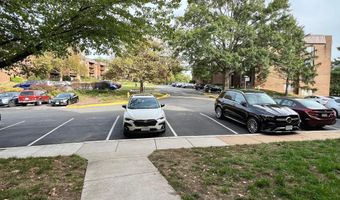 118 ROBERTS Ln 300, Alexandria, VA 22314