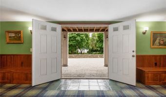 19 Ledge Rd, Bristol, RI 02809