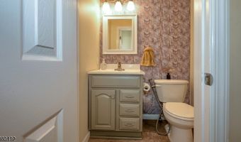 52 Riveredge Rd, Bayonne, NJ 07035