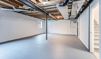 1366 N Bay Dr, Ann Arbor, MI 48103