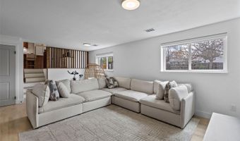 690 S Newark Ct, Aurora, CO 80012