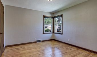 2112 N SUPERIOR St, Appleton, WI 54911
