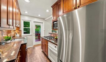 8 E MASONIC VIEW Ave, Alexandria, VA 22301