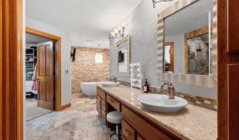3901 N MILLWOOD Dr, Appleton, WI 54913
