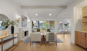 827 Woodruff Dr, Ballwin, MO 63011