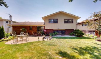 1608 E Crabtree Dr, Arlington Heights, IL 60004