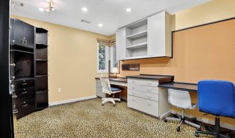 9209 VENDOME Dr, Bethesda, MD 20817