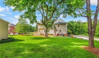 164 Fieldwood Dr, Advance, NC 27006
