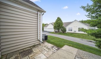 5939 Naughten Pond Dr, Columbus, OH 43213