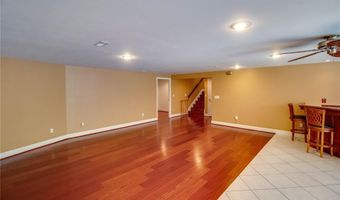 105 Lake Dr, Alton, IL 62002