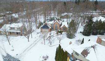 825 Brookside Dr, Ann Arbor, MI 48105