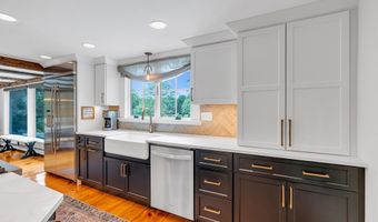 6 Trimbleford Ln, Middletown, NJ 07748