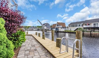 221 Magnolia Dr, Bayville, NJ 08721