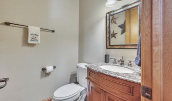 325 Lakeshore Dr, Arnolds Park, IA 51331