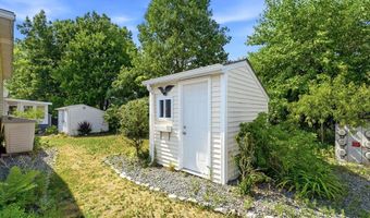 3 Queens Rd 211, Attleboro, MA 02703