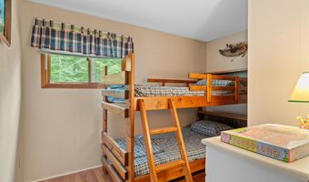 70 Meredith Ln, Barnstead, NH 03225
