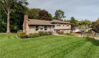 22 Whitewood Dr, Cranston, RI 02920