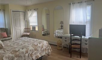 31 Franklin St 2, Newport, RI 02840