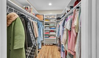 9 Arapaho Rd, Brookfield, CT 06804