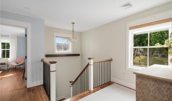 5 Hampden St, Barrington, RI 02806