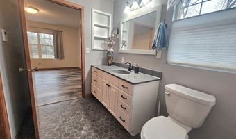 1204 Willow Dr, Aberdeen, SD 57401