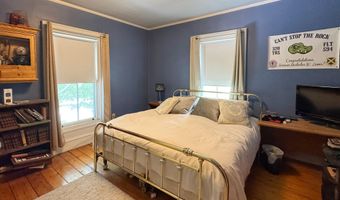 81 Parkview Ave, Bangor, ME 04401