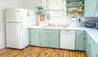 142 4th St, Apalachicola, FL 32320