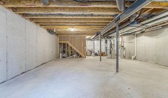 3075 N Spurway Dr, Ann Arbor, MI 48105