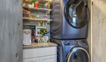 61 Yardarm Ct, Bayville, NJ 08721