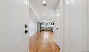 14 Redwood St, Bergenfield, NJ 07621
