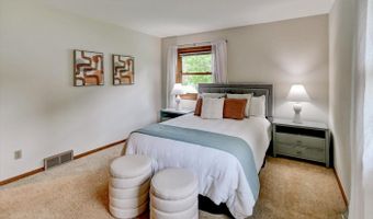 5514 Meadowood Dr, Fitchburg, WI 53711