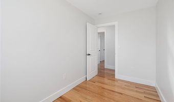 11 Gunning Ct, Middletown, RI 02842