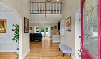 10 Lantern Brook Dr, Lincoln, RI 02865