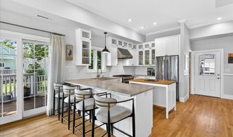 284 Shore Dr, Branford, CT 06405