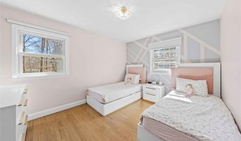 20 Dale Rd, Airmont, NY 10952