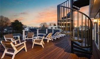 81 S Pier Rd, Narragansett, RI 02882