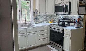 77 Fairfield Dr, North Kingstown, RI 02852