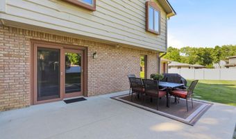 825 Queenswood Ct, Indianapolis, IN 46217