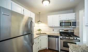 1445 Whispering Creek Dr E, Ballwin, MO 63021