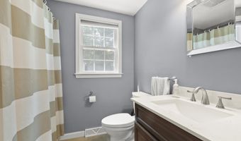 4 Thom Ave, Bourne, MA 02532