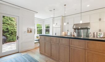 25 Walnut St, Jamestown, RI 02835