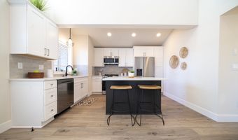 12246 Meadowlawn Dr, Oregon City, OR 97045