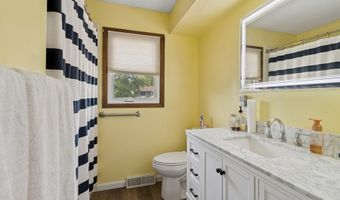 1304 7th St NW, Altoona, IA 50009