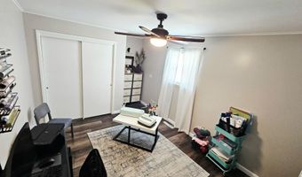 730 E 17th Street Pl, Baxter Springs, KS 66713