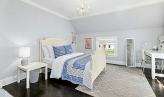 8 Glenwood Dr, Darien, CT 06820