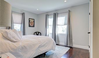 18 Sylvan Ter, Newport, RI 02840
