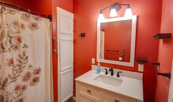 2801 Hillcrest Ave, Alton, IL 62002